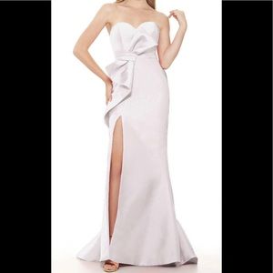 💕HP! 💕🍾 Brand new Eleni Elias gown, ivory, size 12